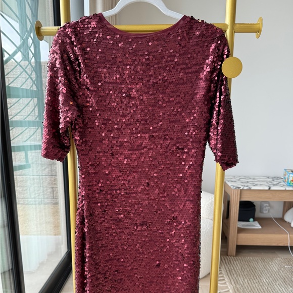 BCBGMAXAZRIA sequins midi dress - Picture 3 of 6